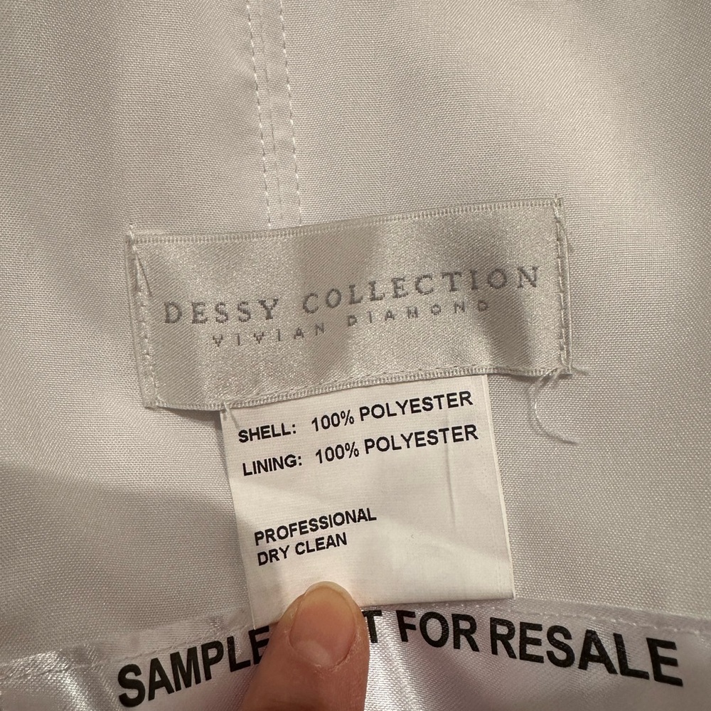 Wedding dress 
From sample sale 
NEVER WORN 
Lux Shimmer Chiffon Fabric - Picture 4 of 4